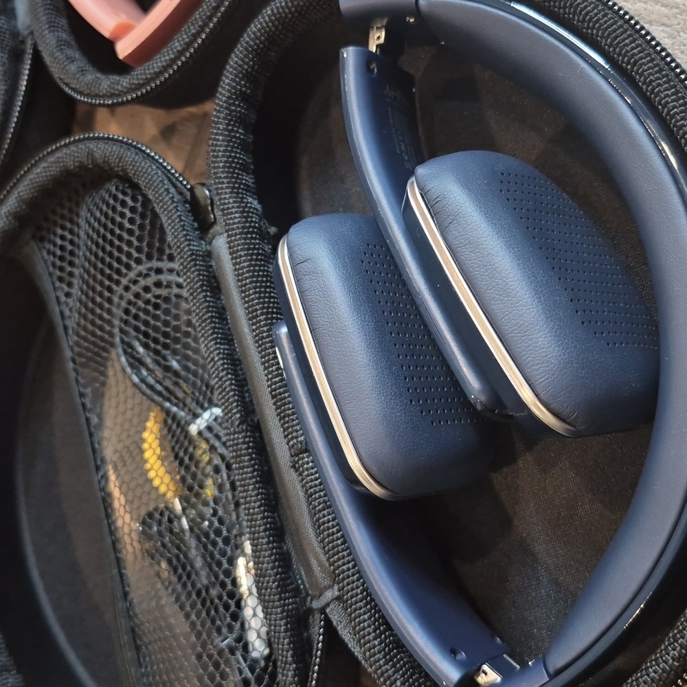 Bluetooth Stereo Over-ear Headsets, Hands-free Calling, Navy Blue & Pink - Picture 2 of 12